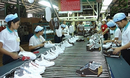 Dây chuyền sản xuất giày dép da tại công ty Adias Việt Nam